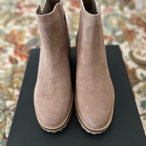 Women’s NEW Vince Camuto Dendra Truffle Taupe Ankle Booties, Size 9
